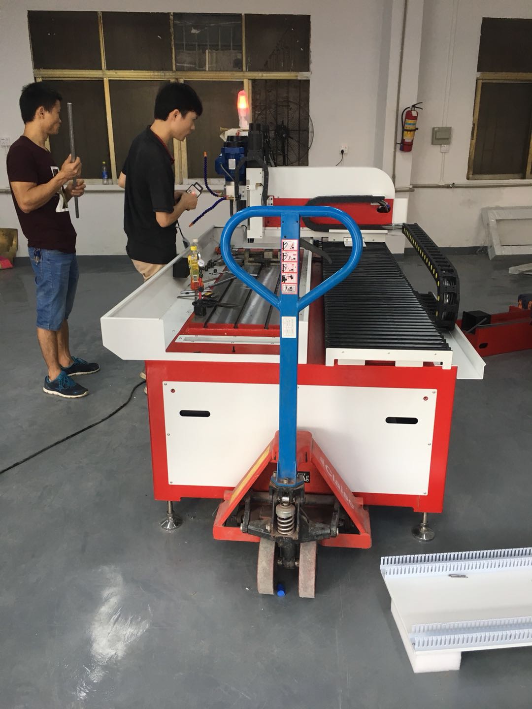 數控自動鉆孔機出貨山東!